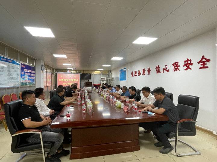 齊魯壹點食安山東消費者考察團(tuán)走進(jìn)雙匯德州工廠見證品質(zhì)餐飲管理